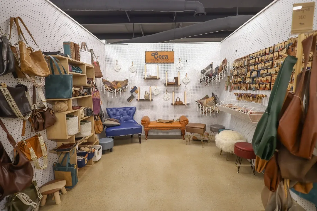 stools and bags at berlin craft mall