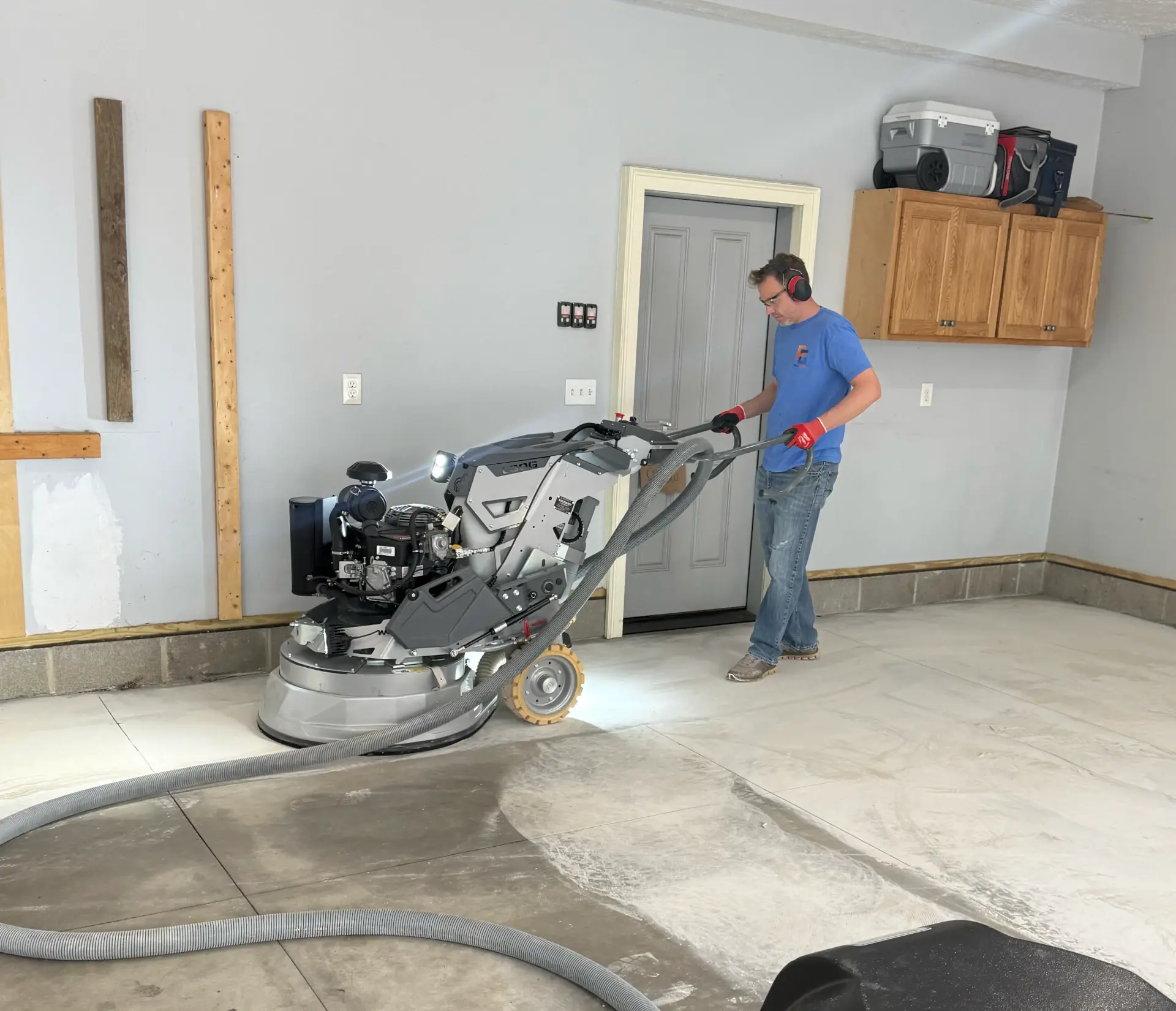 using walking grinder to grind floor