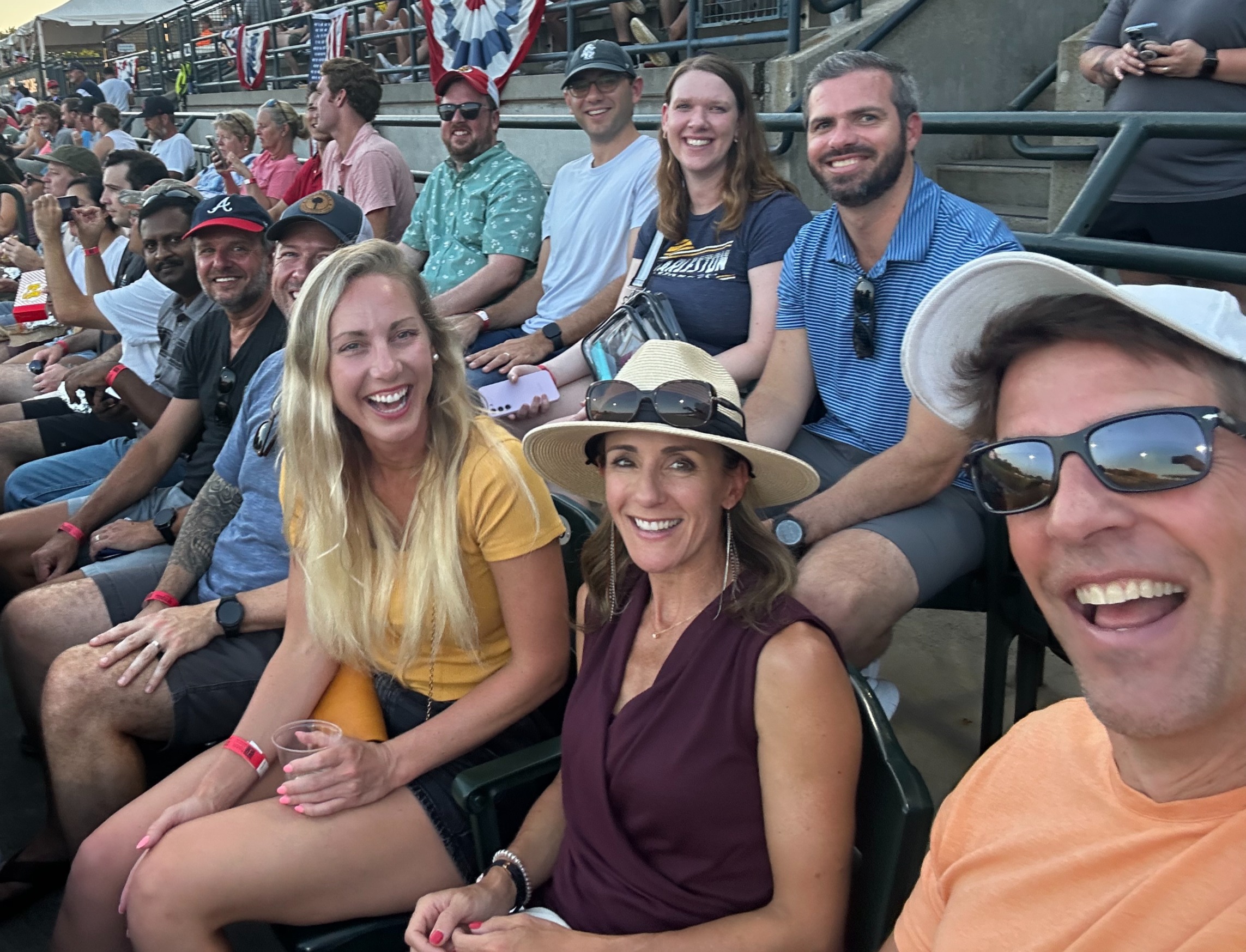 Charleston River Dogs Moovila