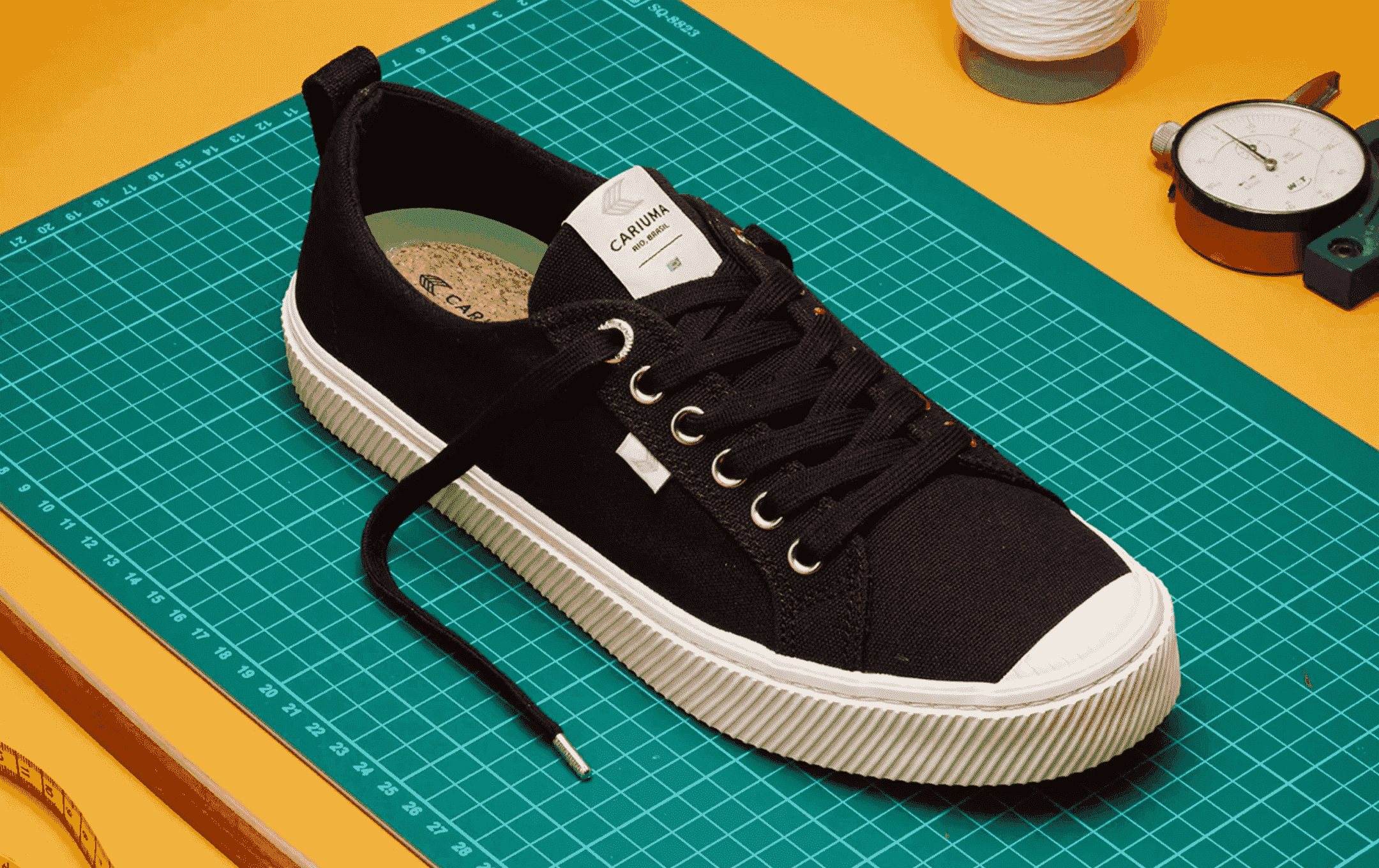 cariuma shoe image