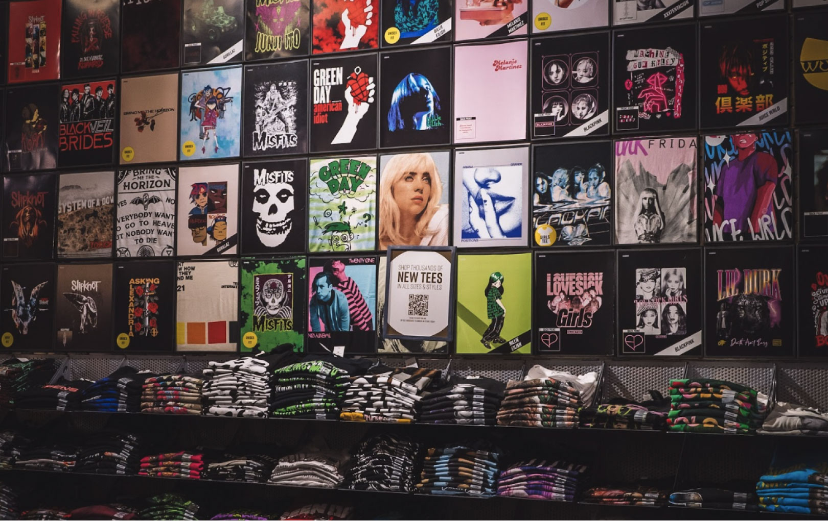 hot topic picture wall
