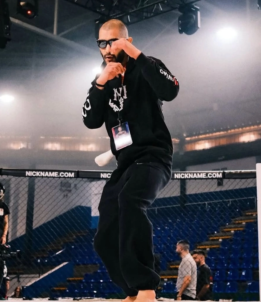 Peleador Profesional de MMA y boxeo en la velada de WAR preparación física a cargo de Patrón Strenght Training