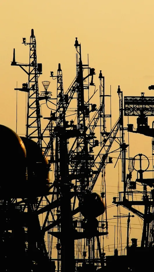 Complex environment of antennas and arrays in an operational Navy context.