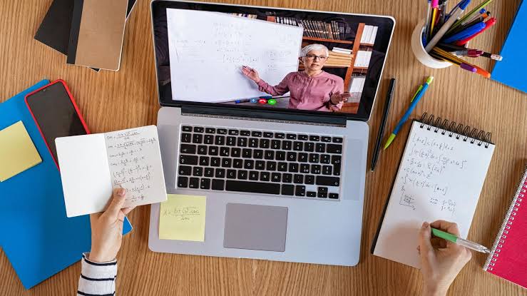 Dynamic Pricing and Inventory with Online Learning