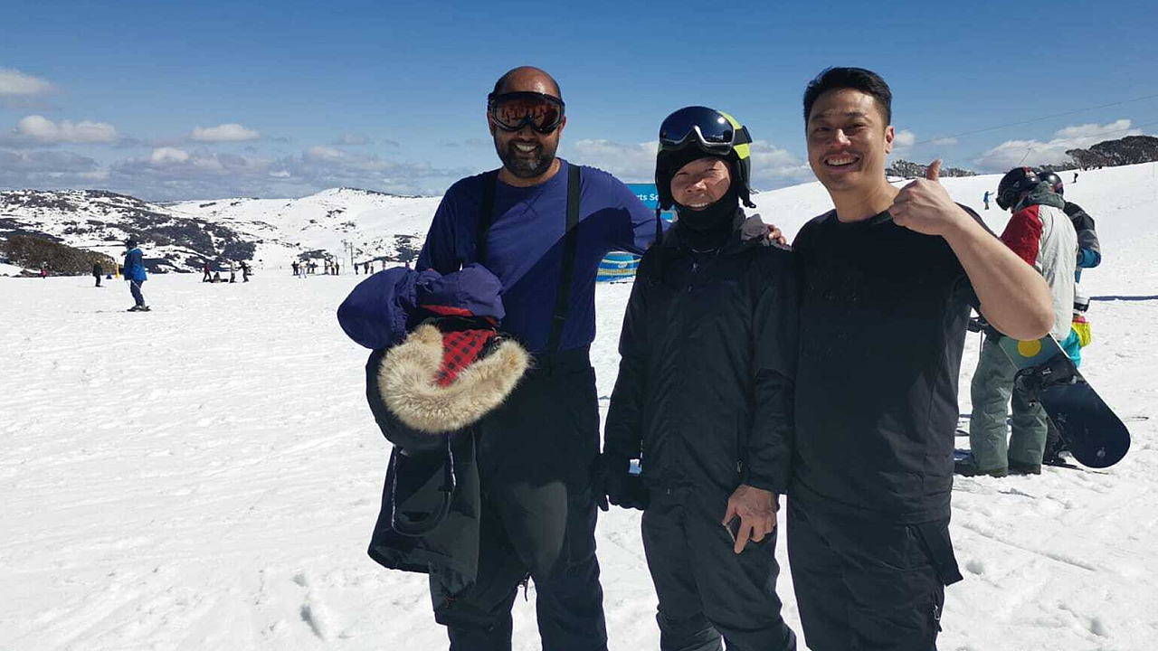Emanuel Datt enjoying time on the slopes – balancing markets with family, learning, and staying active.