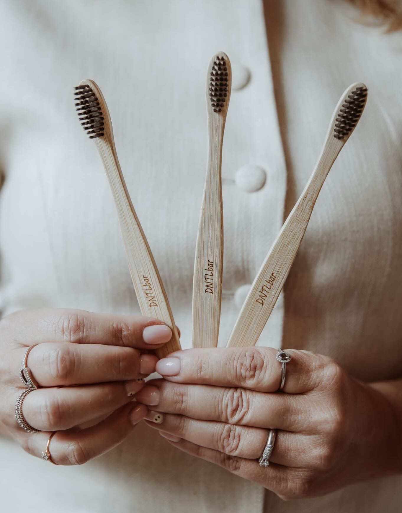 otherdings™ | DNTLbar tanden bleken, spraytan & NEI therapie | Merkidentiteit & Branding