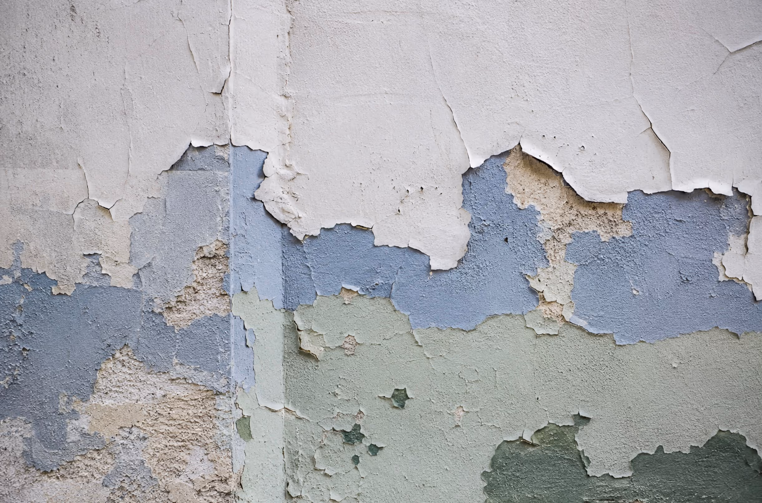 Detail van een verweerde muur