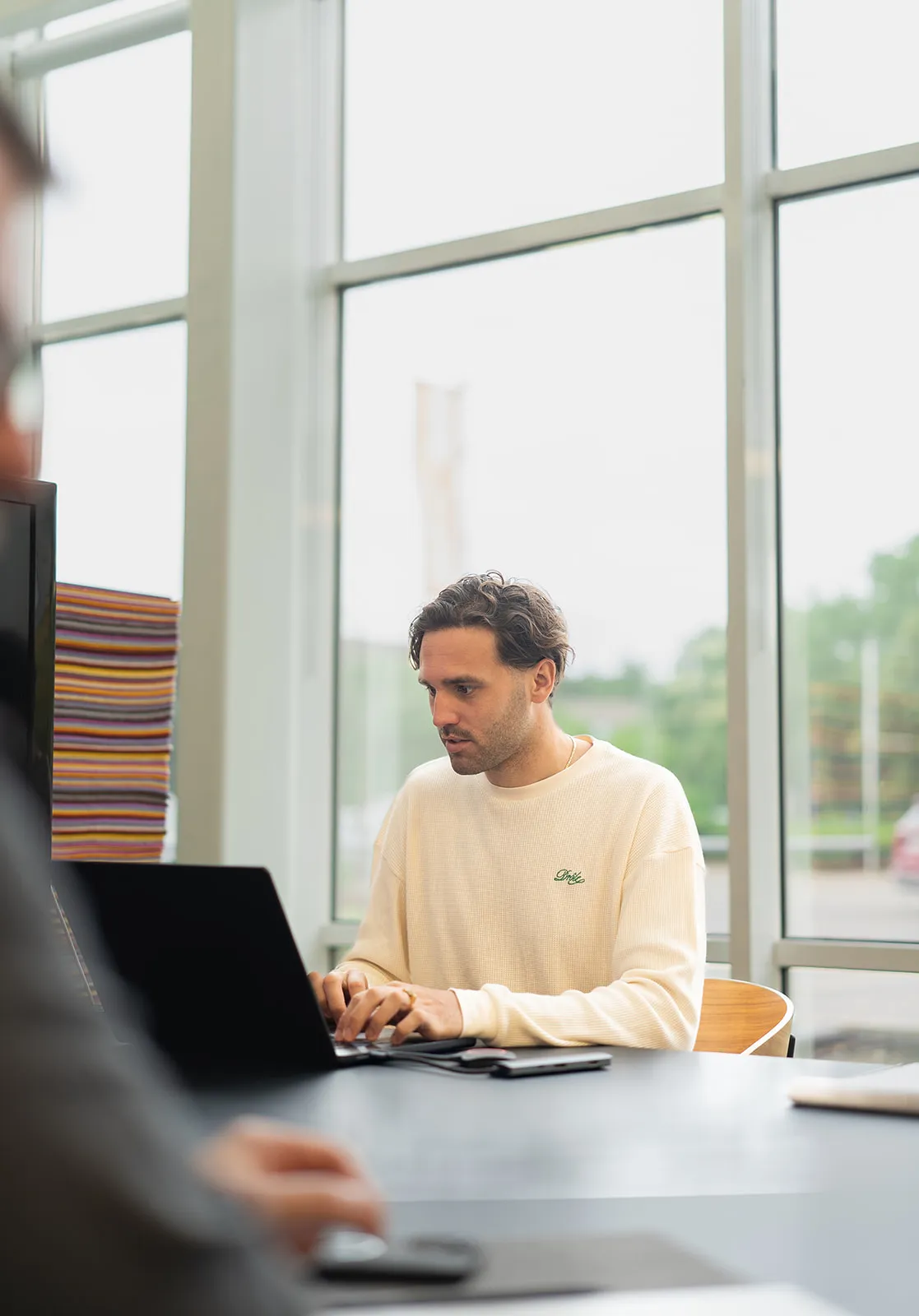 elmos employee working