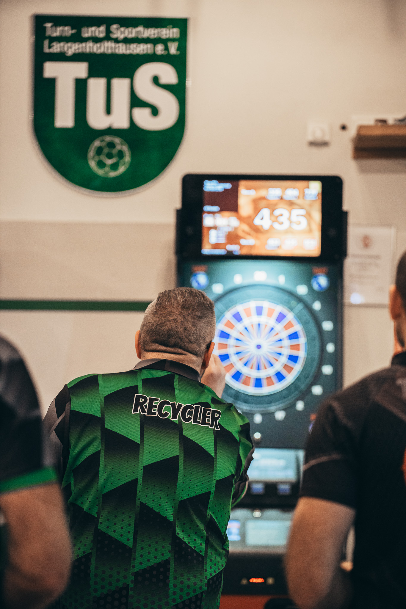 Die Dartsabteilung vom Tus beim Training.
