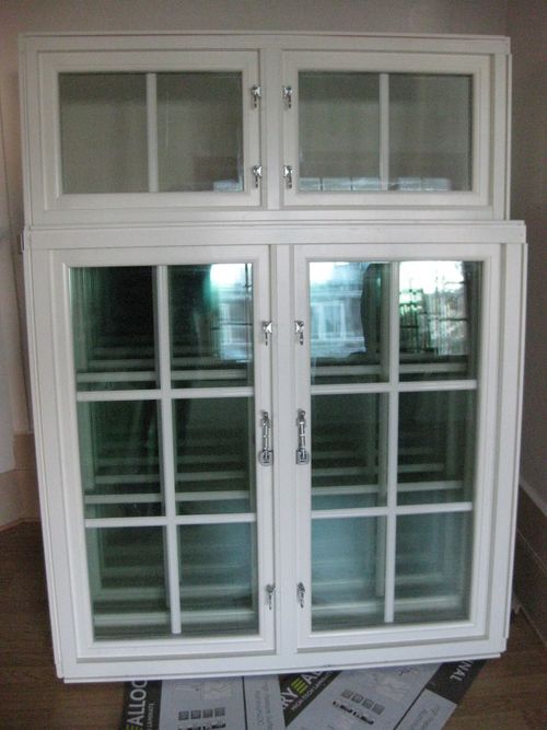 Koblet vindu klart for montering med to-delt over-/underdel.