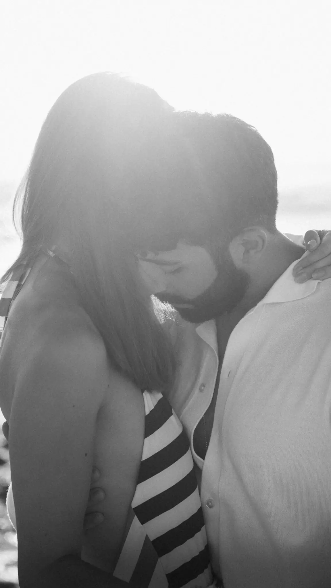 Black-and-white portrait of a couple kissing on the beach — couple photographer Cape Town