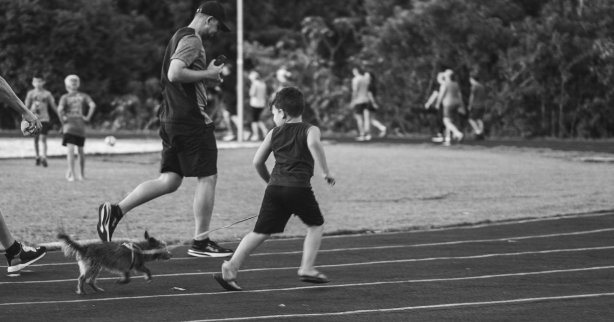 Vindkraftverk som symbol för hållbar utveckling där do-be consulting stöttar Växjö kommuns cirkulära omställning