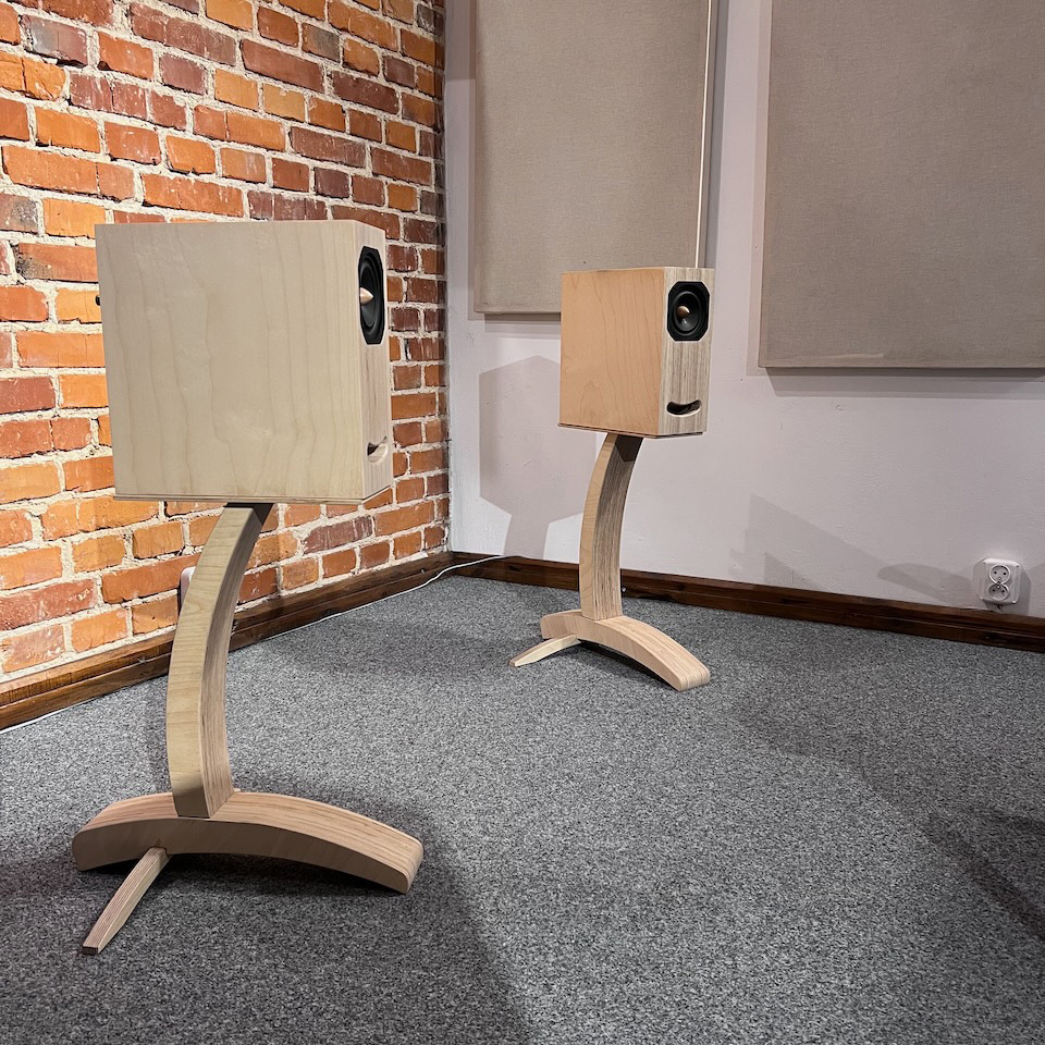 How to position the loudspeakers in the room