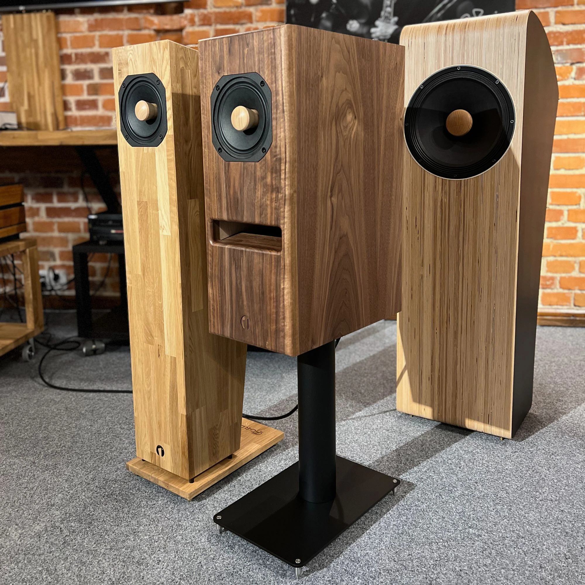 Full-range loudspeakers Closer Acoustics