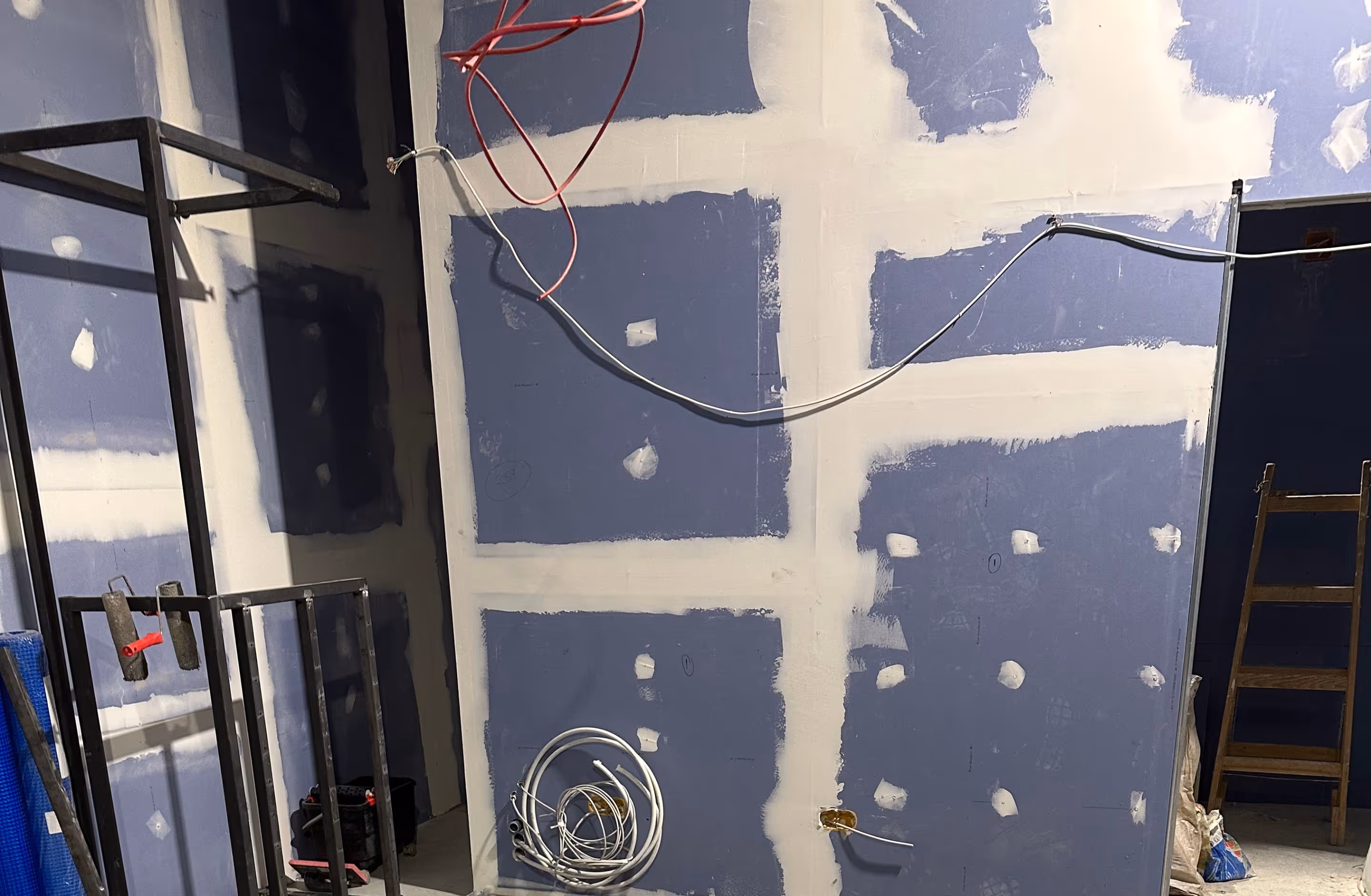 Gipszkartonozás, gipszkartonfal építés.