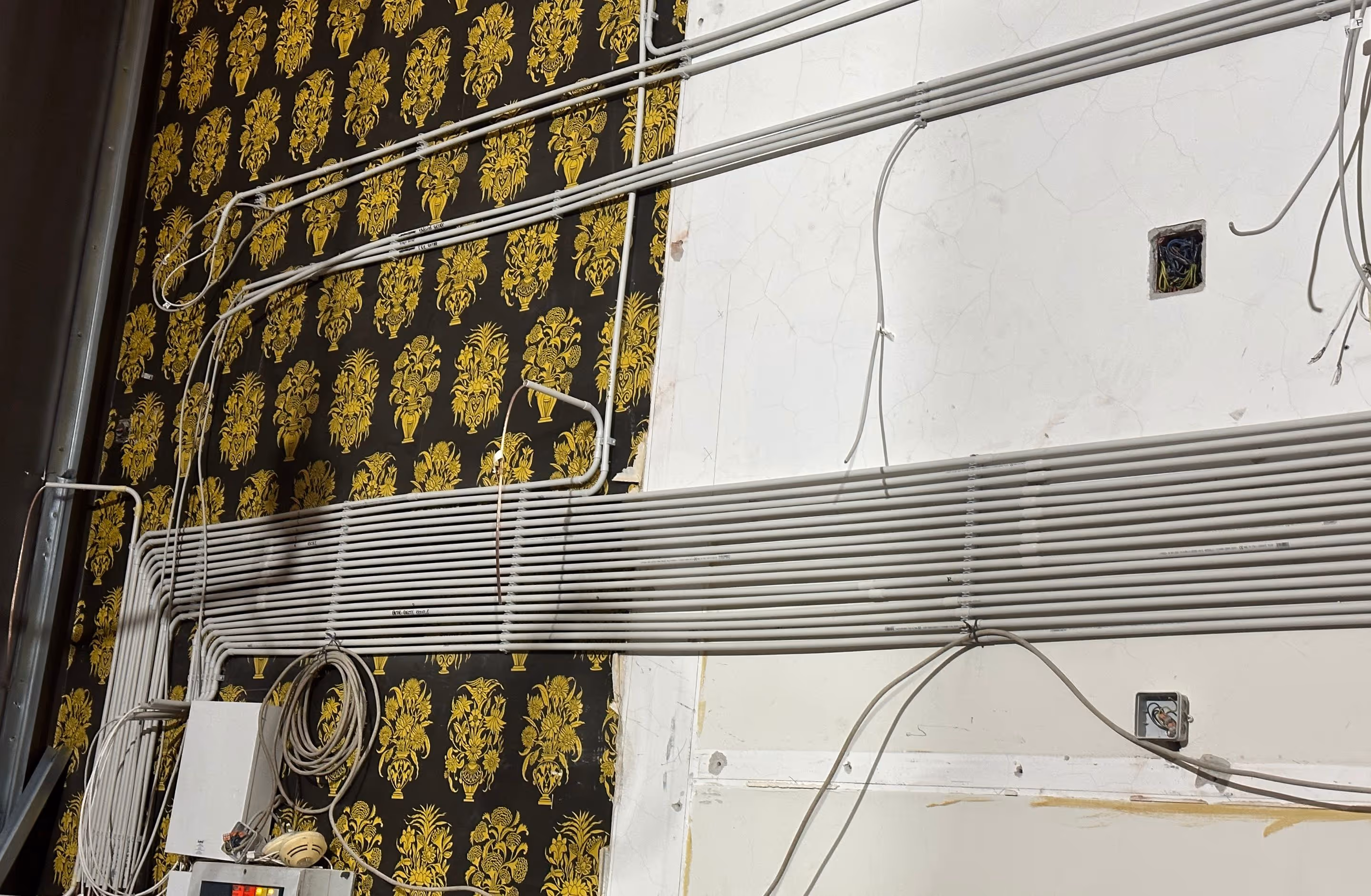 Villanyszerelési munkálatok.