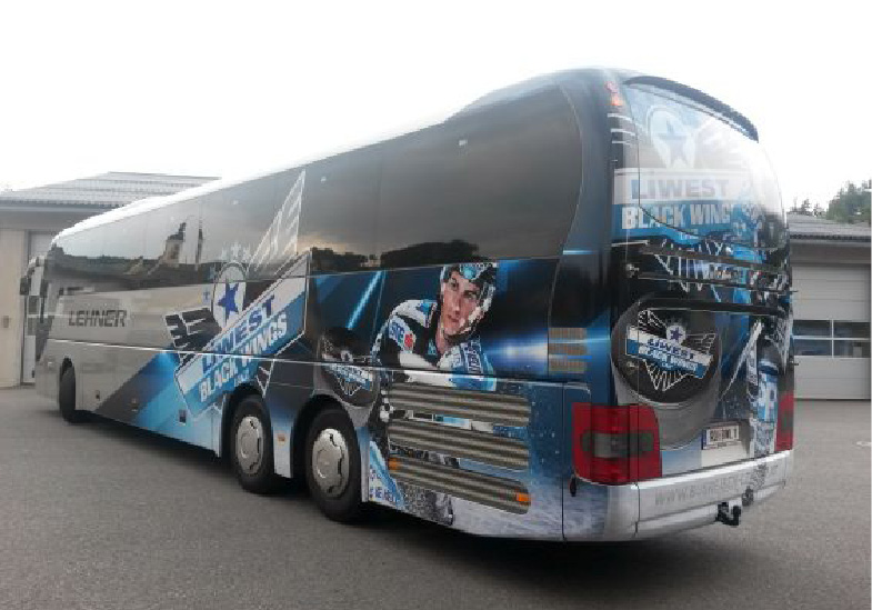 Ein folierter Bus von LIWEST - Black Wings