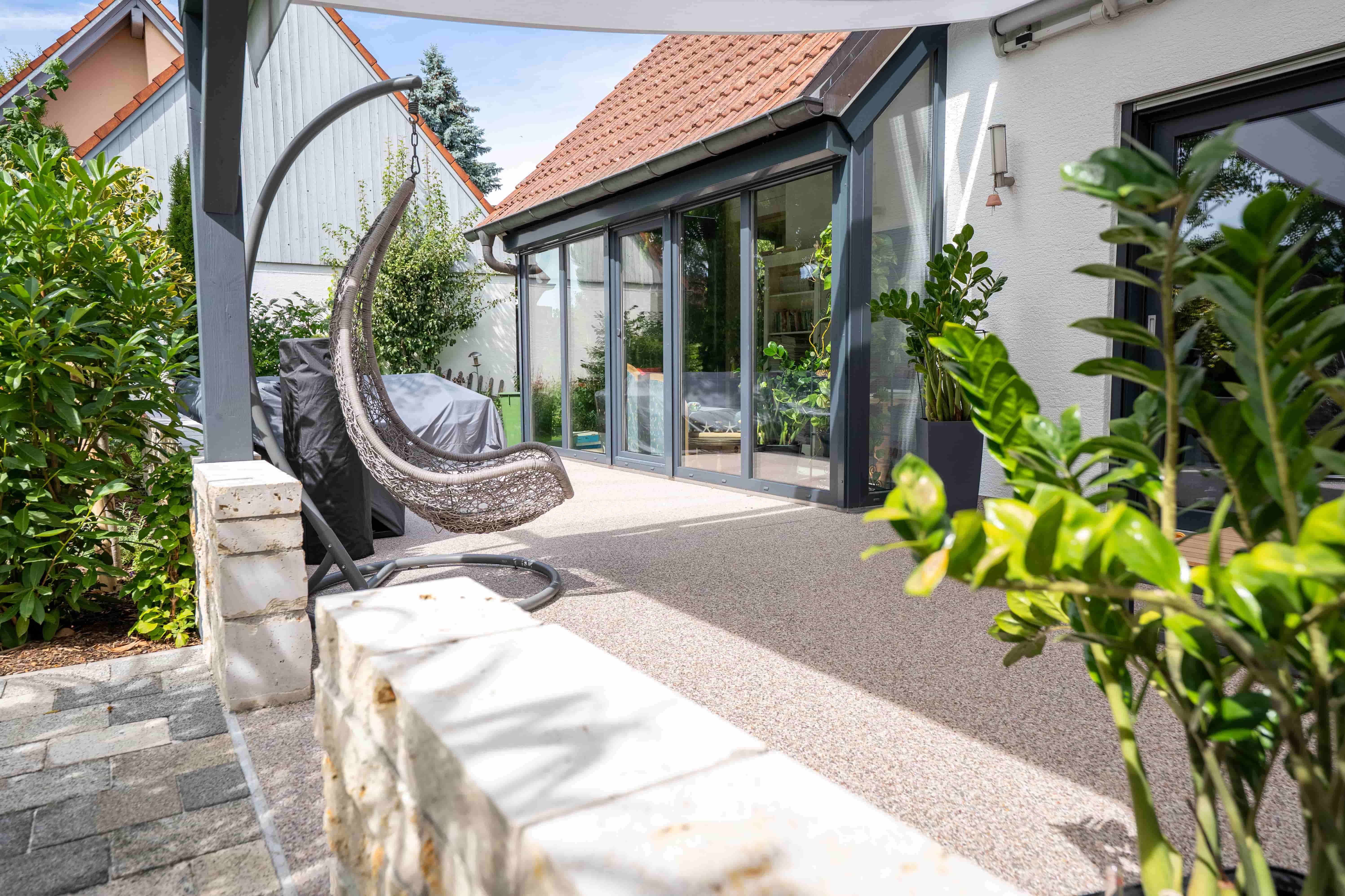 Terrassensanierung mit Steinchenteppich