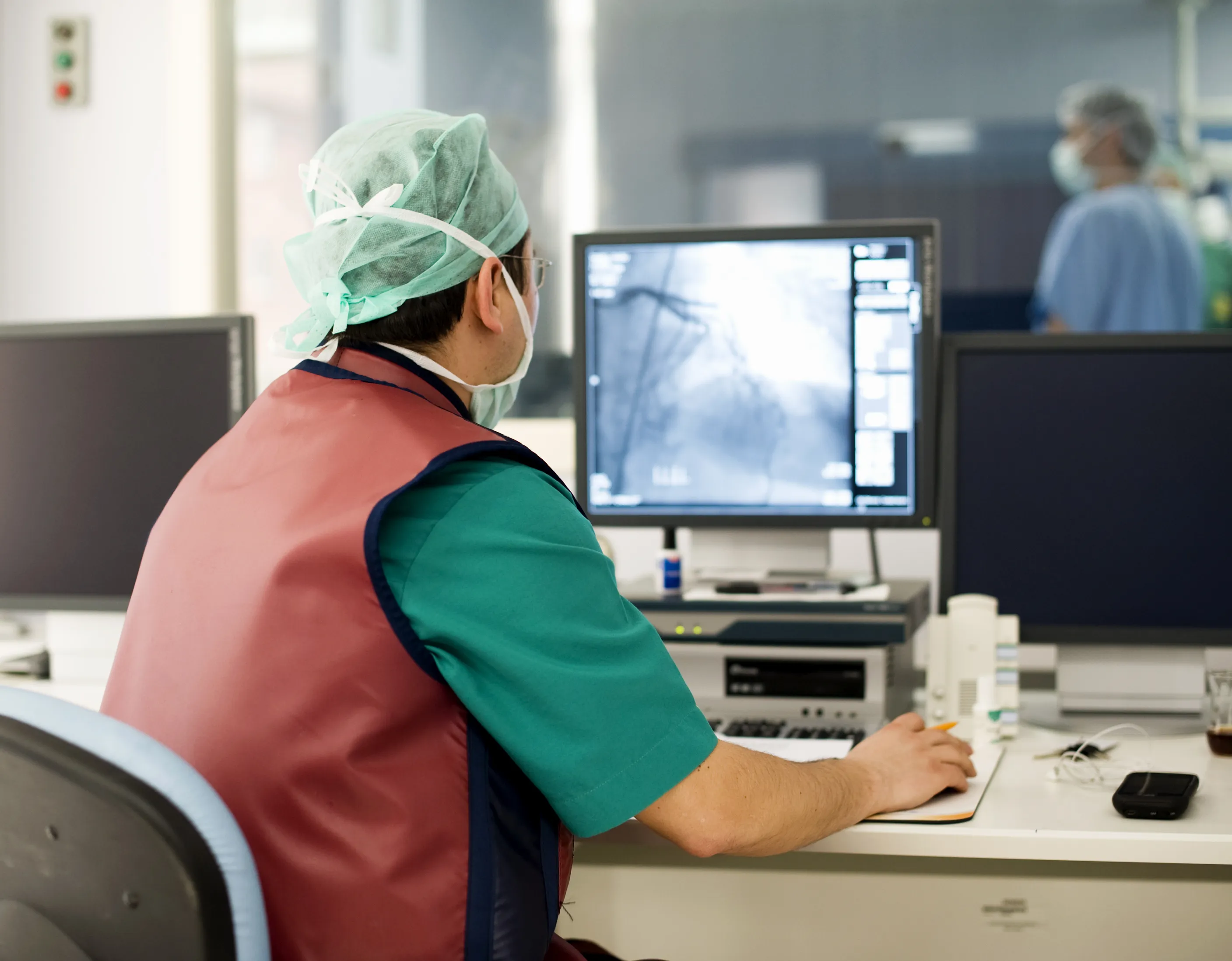 Millar clinician reviewing live imaging and cardiovascular pressure data from a Mikro-Cath catheter during Cardiac Resynchronization Therapy (CRT) to optimize lead placement in real time.