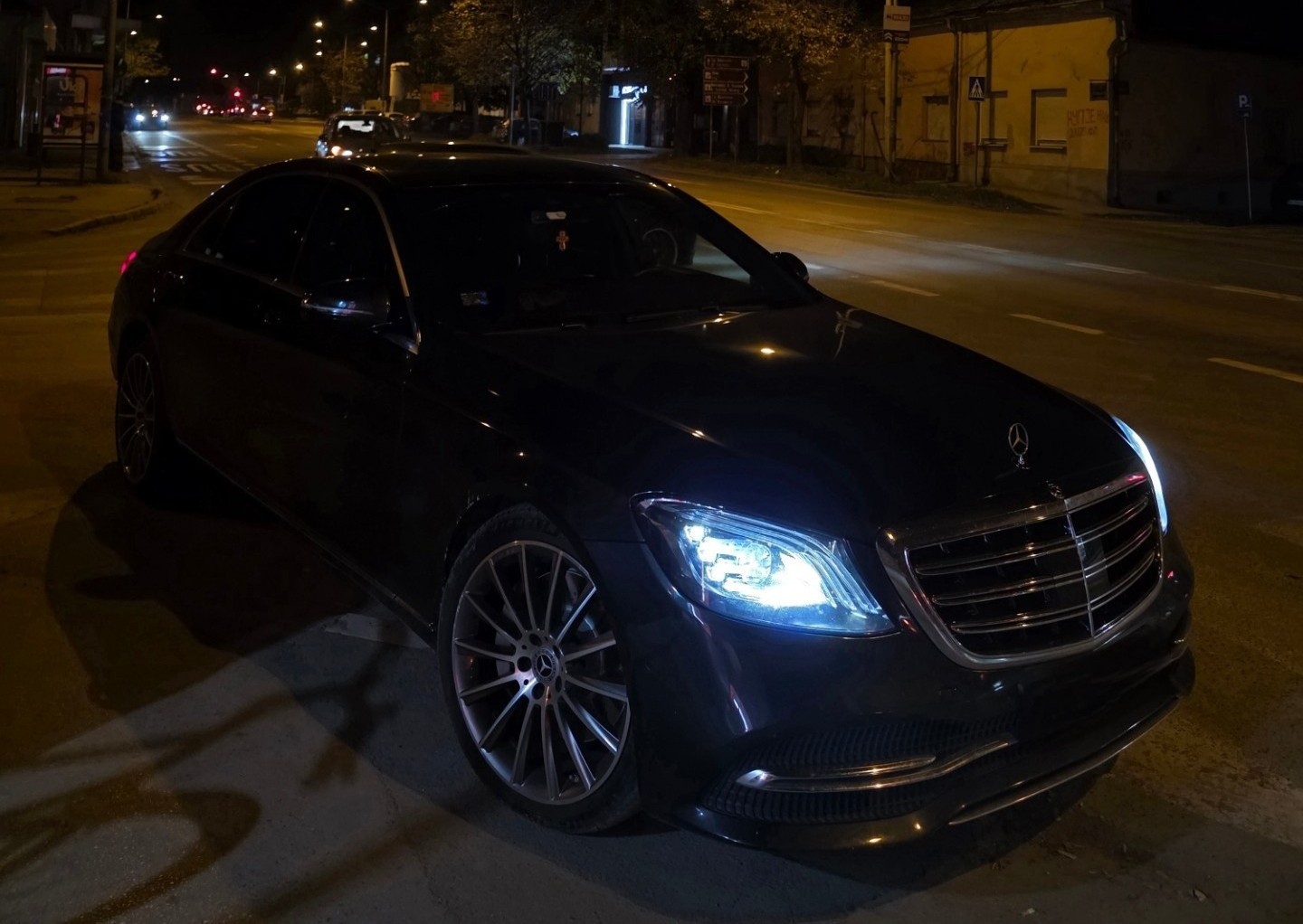 image of staff consulting a customer 4