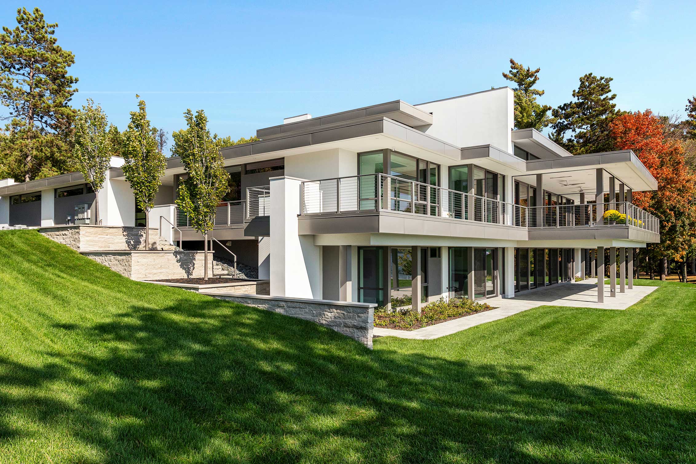 Modern lake home on Lake Hubert