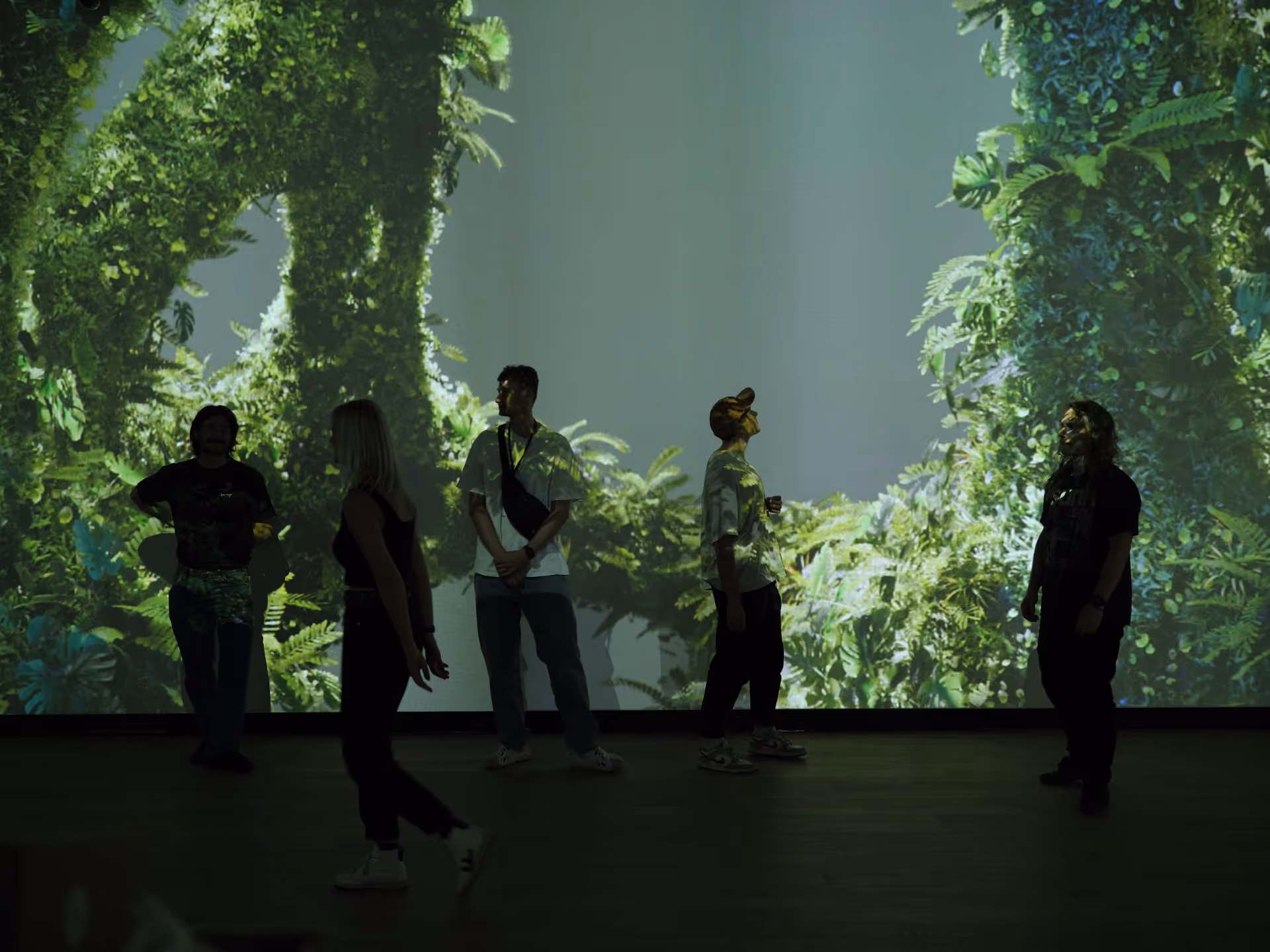I květiny využívají reklamu. Zünc Studio hledá inspiraci v přírodě