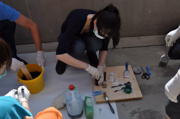 Vše za sto! Experimenty s materiály v ateliéru Reného Šulce