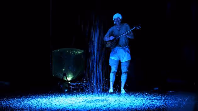 Nafukovací zajíc Petra Nikla nemá oči