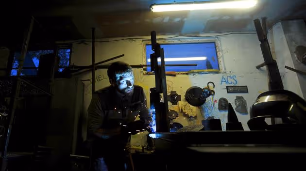 Co se líhne na sci-fi kovošrotu u Adama Langra