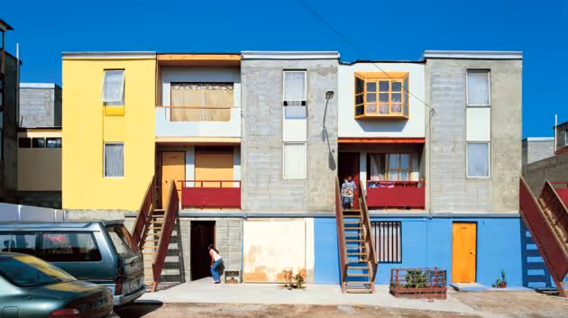 Držitel Pritzkerovy ceny Alejandro Aravena ví, co je sociální bydlení