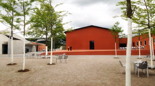 Neikonický sklad pro ikonické židle – Vitra Schaudepot