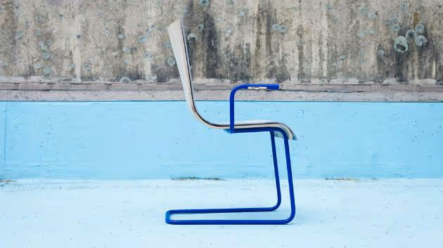 Židle, na které si vrtěním nabijete telefon