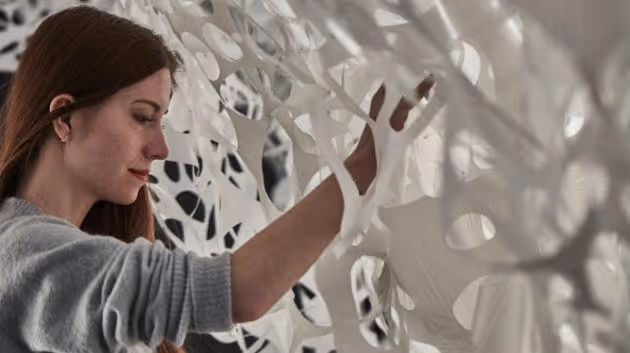 Studenti navrhovali obydlí z látky. Mysleli na salát i Jana Nepomuckého