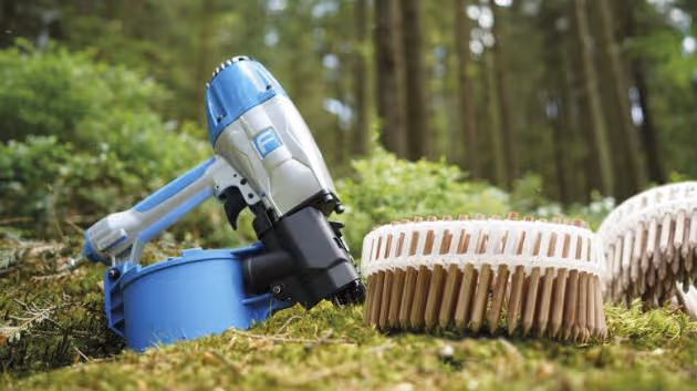 Nová zbraň v tesařských rukou? Pistole na dřevěné hřebíky