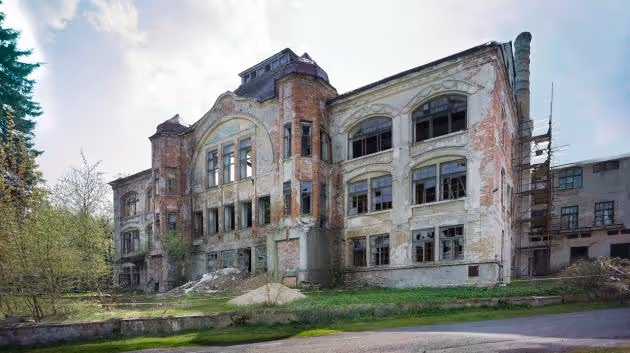 Eliáška v Praze i v telefonu. Věhlasnou ruinu Kamenického Šenova připomíná výstava i mobilní aplikace