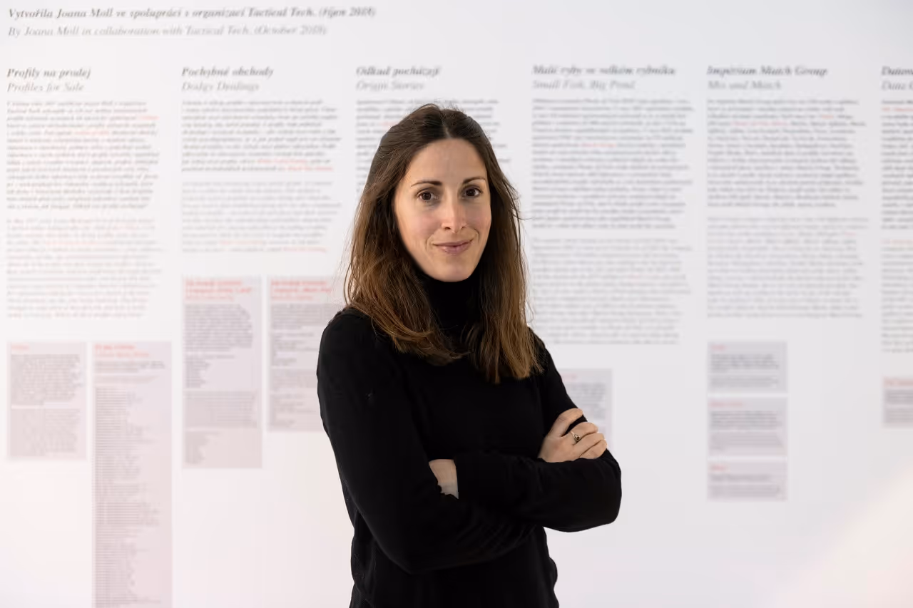 Joana Moll: Až nebudeme mít dost energie, nakrmíme buď lidi, nebo algoritmy