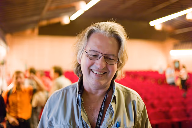 Zítřek vyrůstá z odpadu dneška, píše Bruce Sterling ve své knize Vytváření věcí. Autor věří, že designéři a data mohou zachránit svět