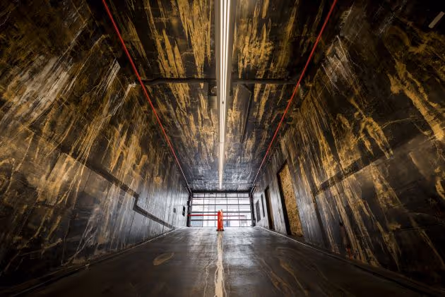 Monumentální malba Patrika Hábla v dialogu s architekturou