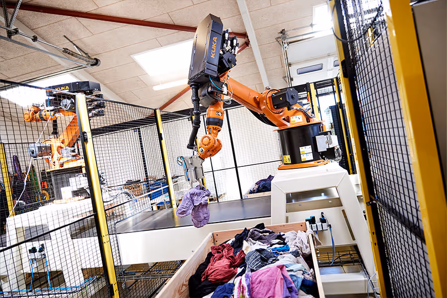 Všímáme si: Jak AI pomáhá třídit textil