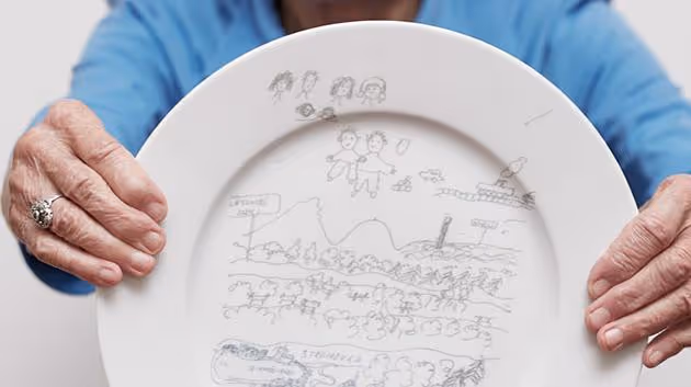 TAK TO BYLO: Deníky na porcelánu oživují mezigenerační komunikaci