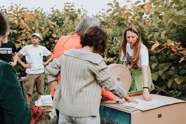 Feral plants as material and a tool of community care. An interview with designer Gaja Mežnarić Osole