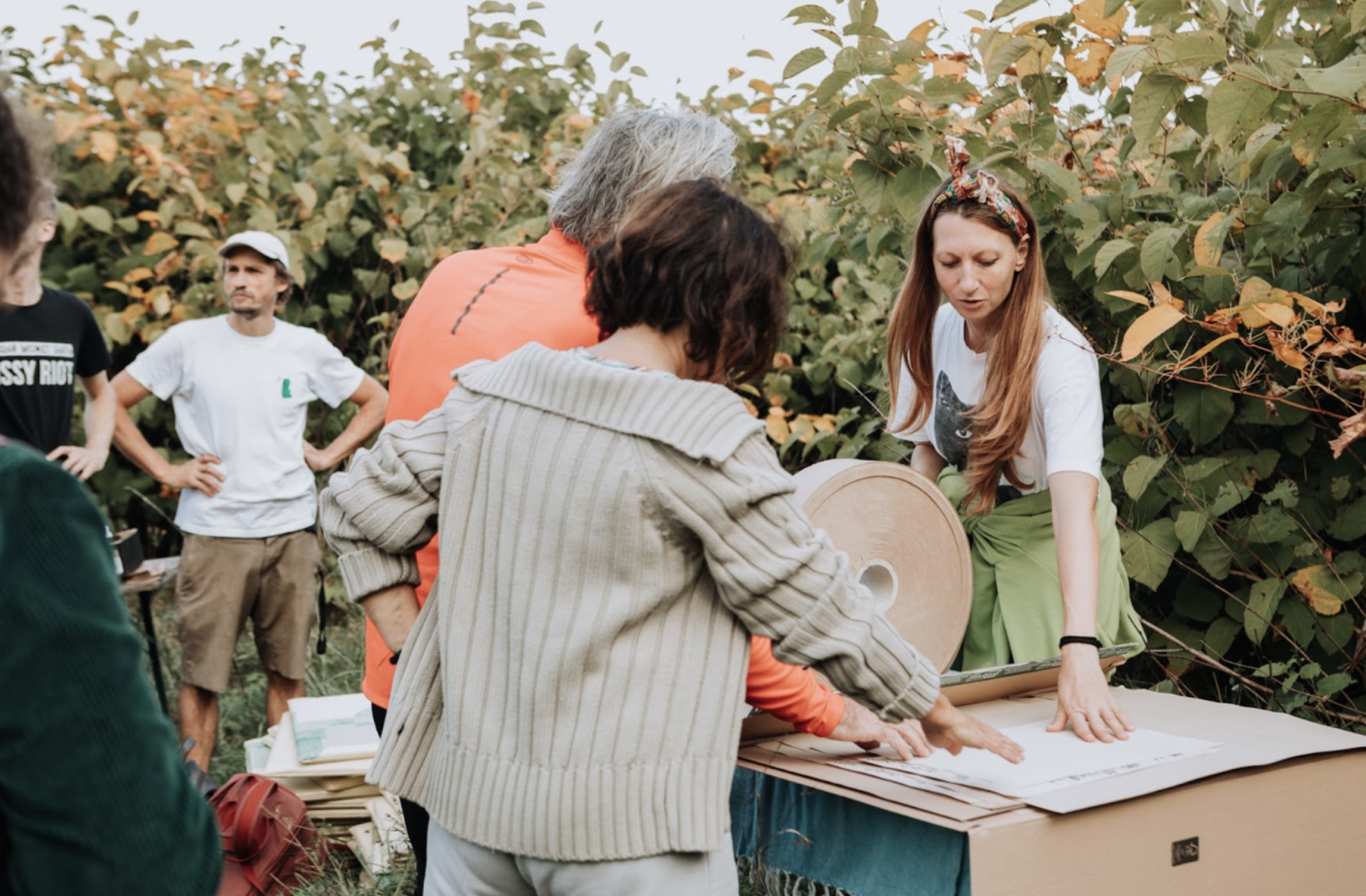 Feral plants as material and a tool of community care. An interview with designer Gaja Mežnarić Osole