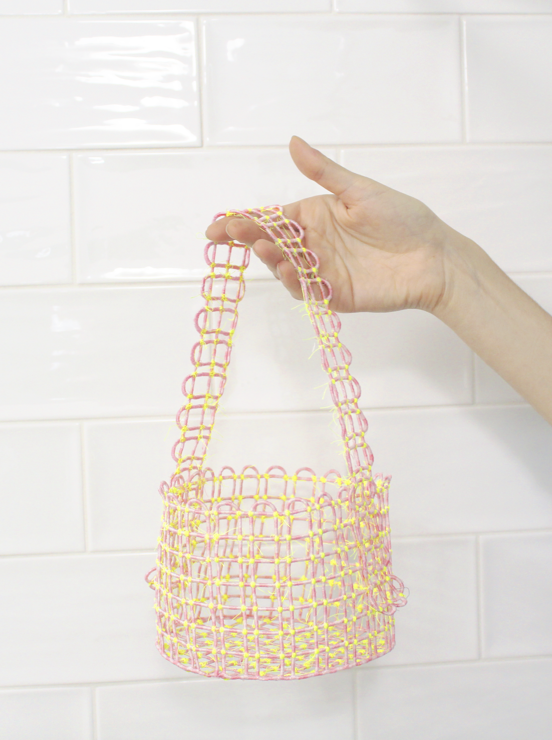 Mezi vláknem, strukturou a strojem. Chci tvořit dlouhotrvající hodnotu, říká textilní designérka Františka Benčaťová