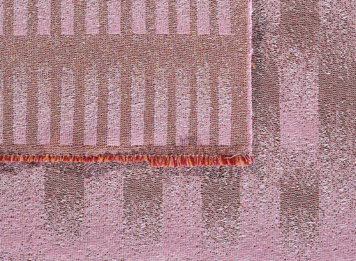 Mezi vláknem, strukturou a strojem. Chci tvořit dlouhotrvající hodnotu, říká textilní designérka Františka Benčaťová