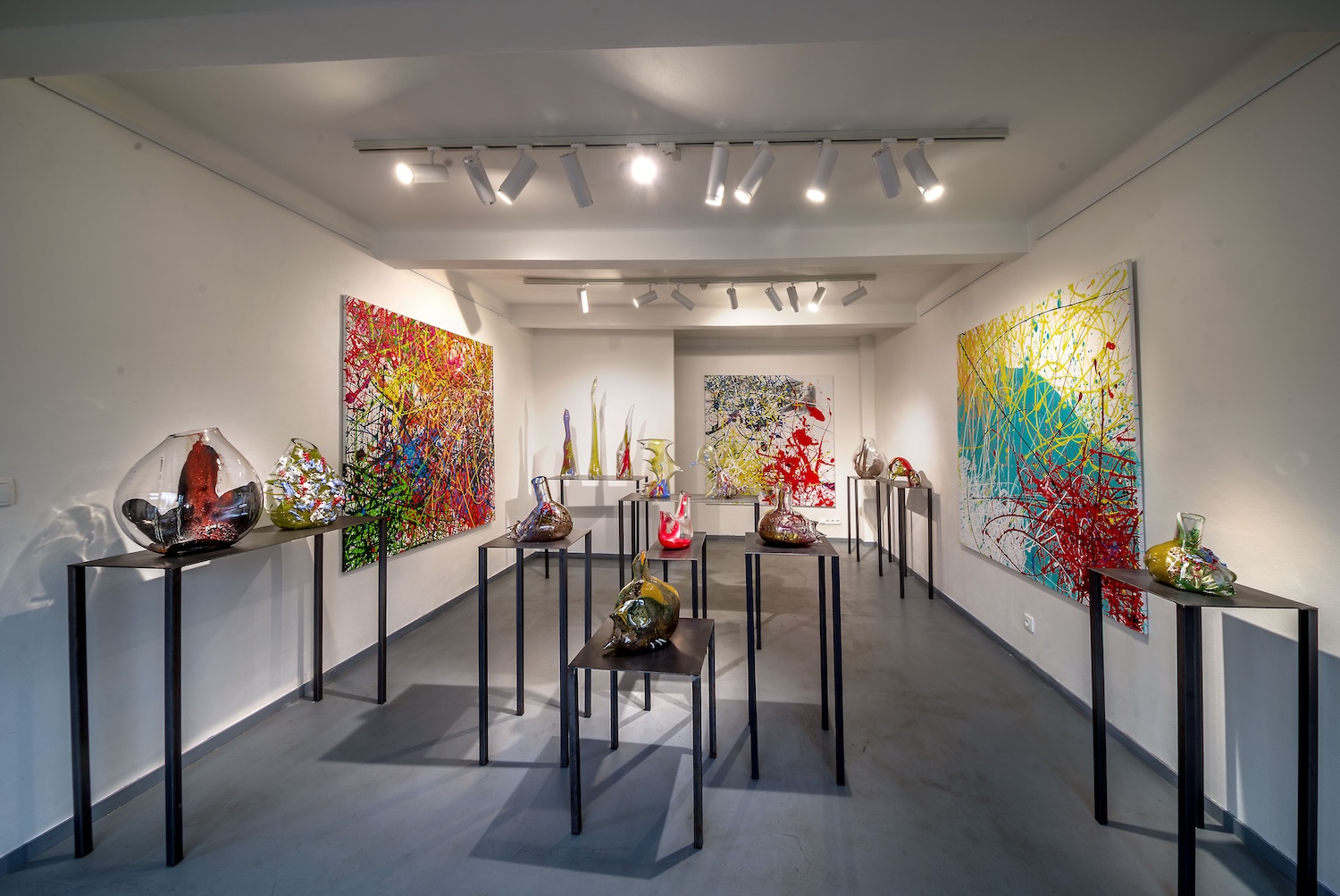 Vladimír Kopecký v galerii Kuzebauch: Výkřik barev a materiálů