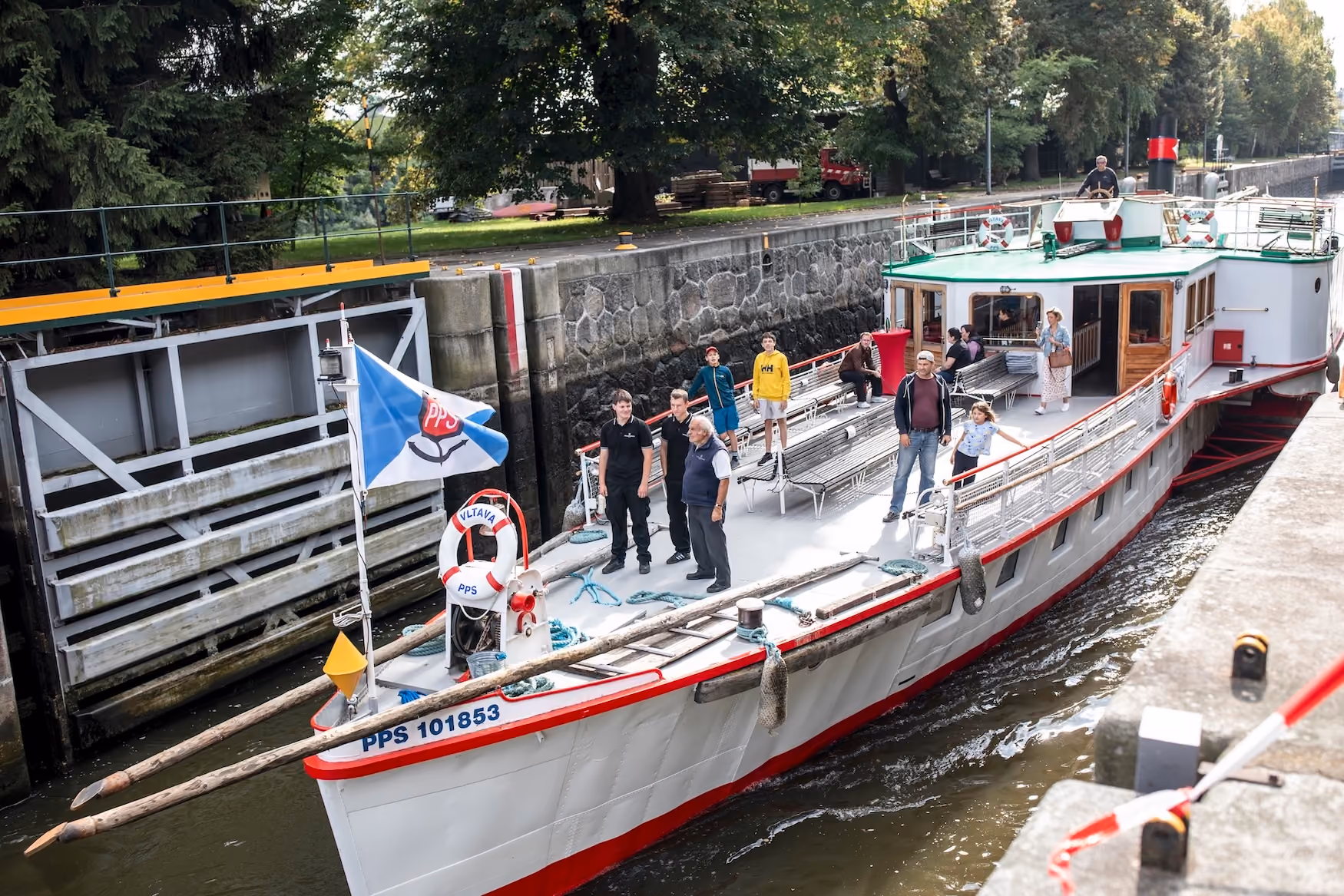 Poznej Vltavu se vrací. Letos nabídne Prahu z hladiny, z kola i z nového Dvoreckého mostu