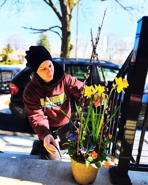 Female worker arranging the flower