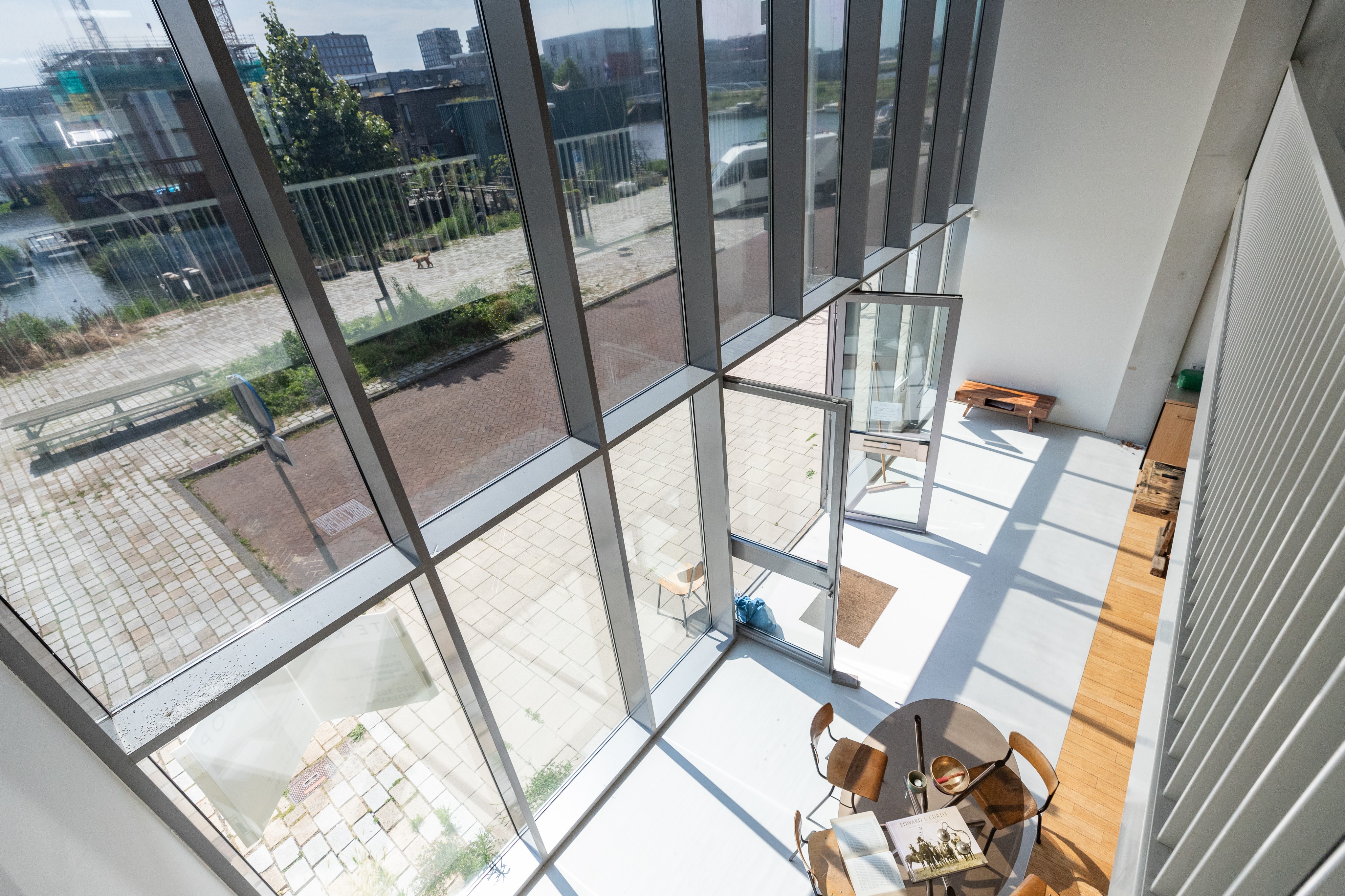 [background image] image of art exhibition space (for an art gallery)