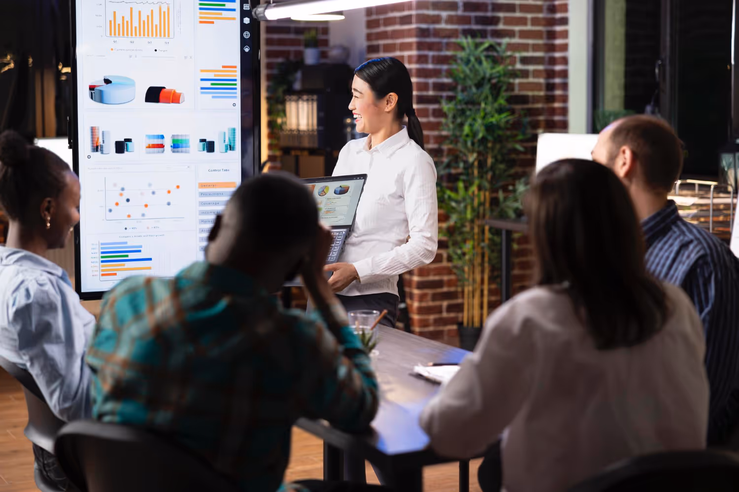 Panoramic view of Singapore’s financial district at sunrise, with the iconic Merlion statue in the foreground and modern skyscrapers reflected in the bay.