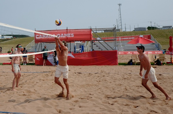 Reuniting two volleyball athletes to compete in the sand in St.John's